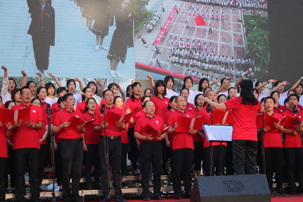 2019国庆汇演合唱.JPG
